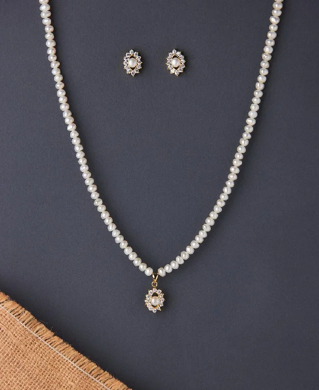 LED - Emitting Chain Rings for a High - Tech LookSimple and Elegant Real Pearl Necklace Set