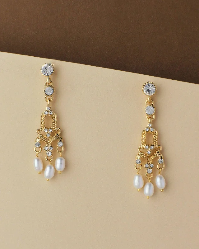 Leaf - shaped drop earrings for a nature - inspired aestheticTrendy White Hang Pearl Earring