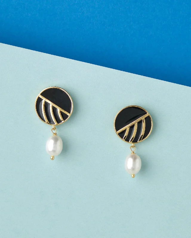 Floral - themed drop earrings for a feminine and romantic feelTimeless Beauty Drop Pearl Earring