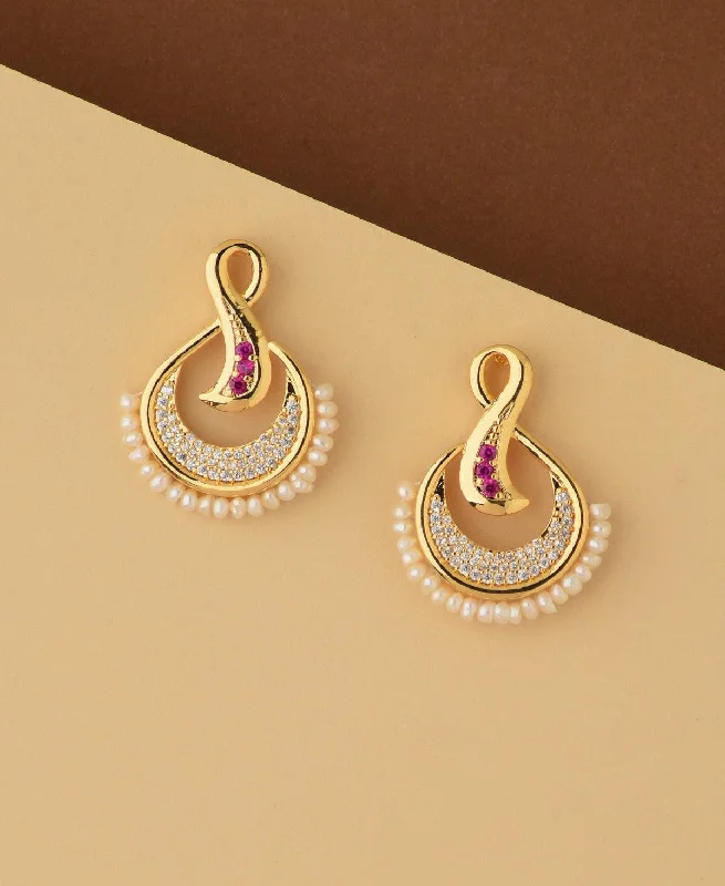 Arrow - shaped drop earrings for a modern and edgy styleTraditional Pearl Hanging Earring