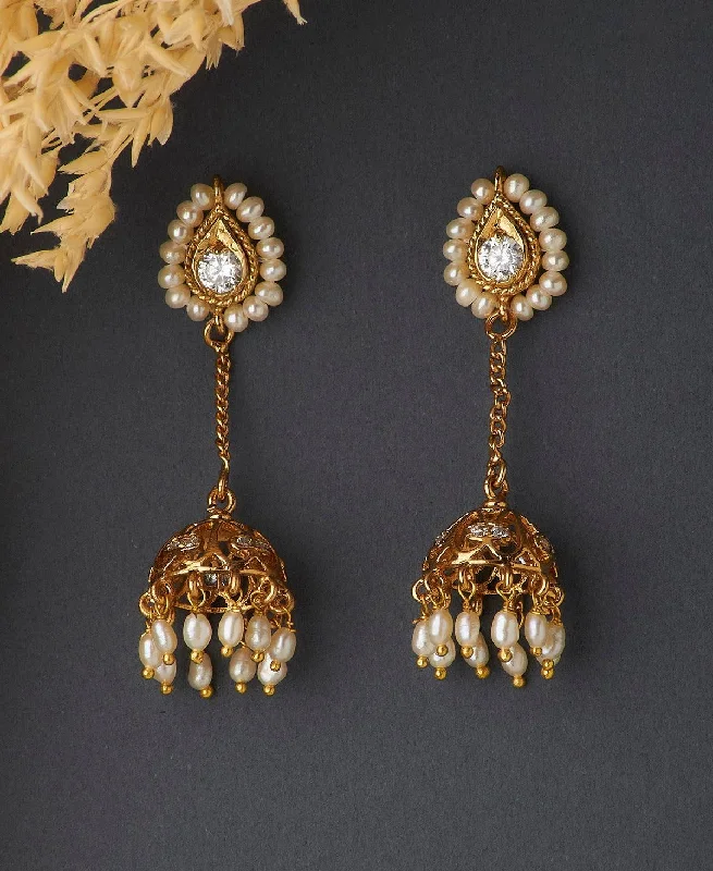 Vintage - style drop earrings with a nostalgic charmTraditional Pearl Hanging Earrings