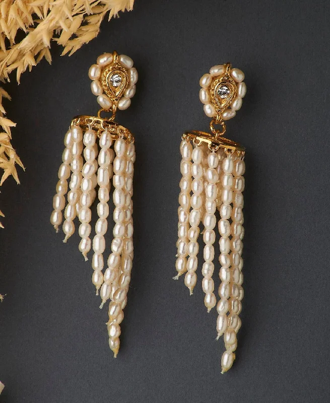 Art deco - inspired drop earrings with bold geometric patternsTraditional Pearl Hanging Earrings