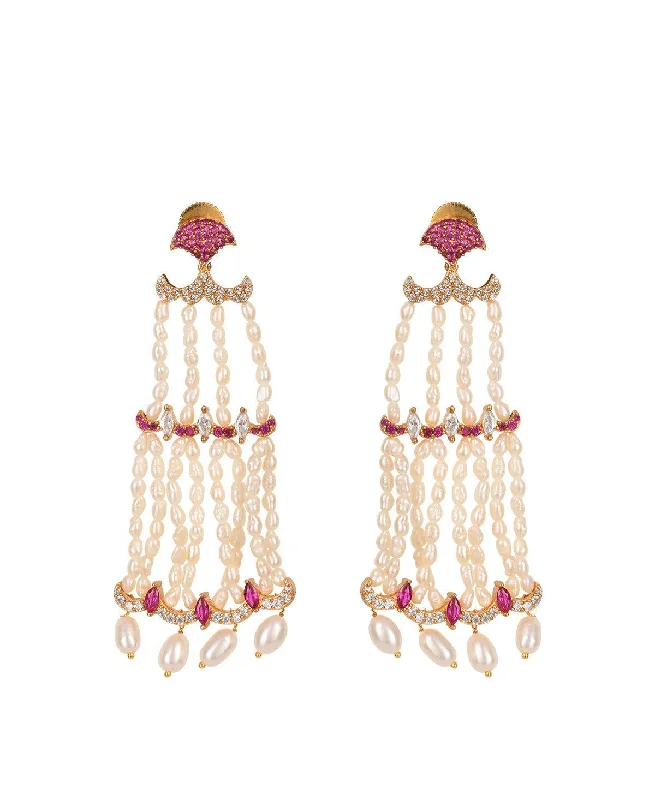 Retro - style drop earrings from the 1960s or 1970sTraditional Pearl Hanging Earrings