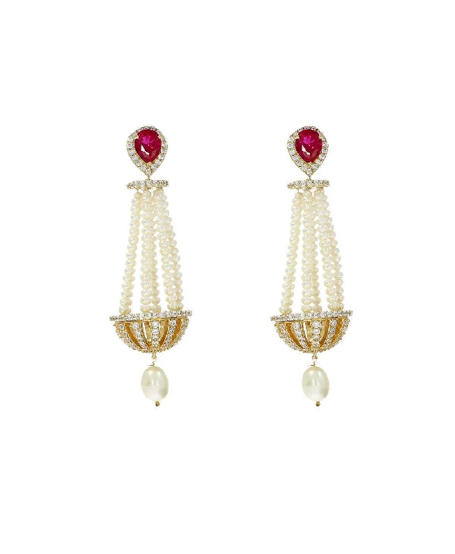 Bohemian - style drop earrings with a free - spirited charmTraditional Pearl Hanging Earrings