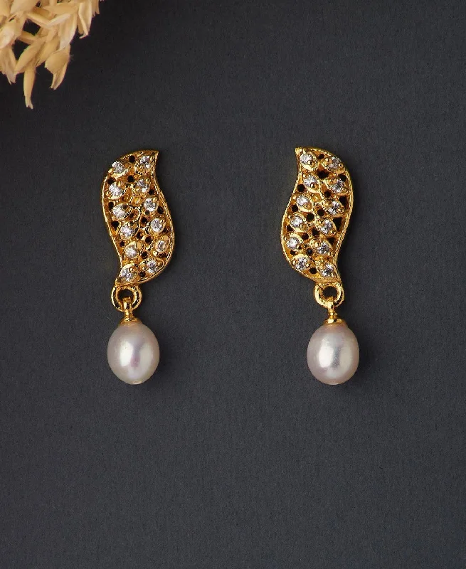 Citrine drop earrings for a sunny and warm appearanceTrendy Hanging Pearl Earring