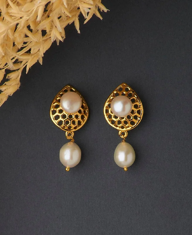 Heart - shaped drop earrings for a loving and charming lookTrendy Pearl Hanging Earring