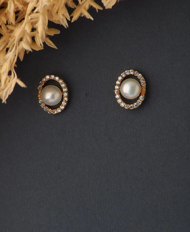 Matte - finish drop earrings for a sophisticated and understated lookTrendy Pearl Stud Earring