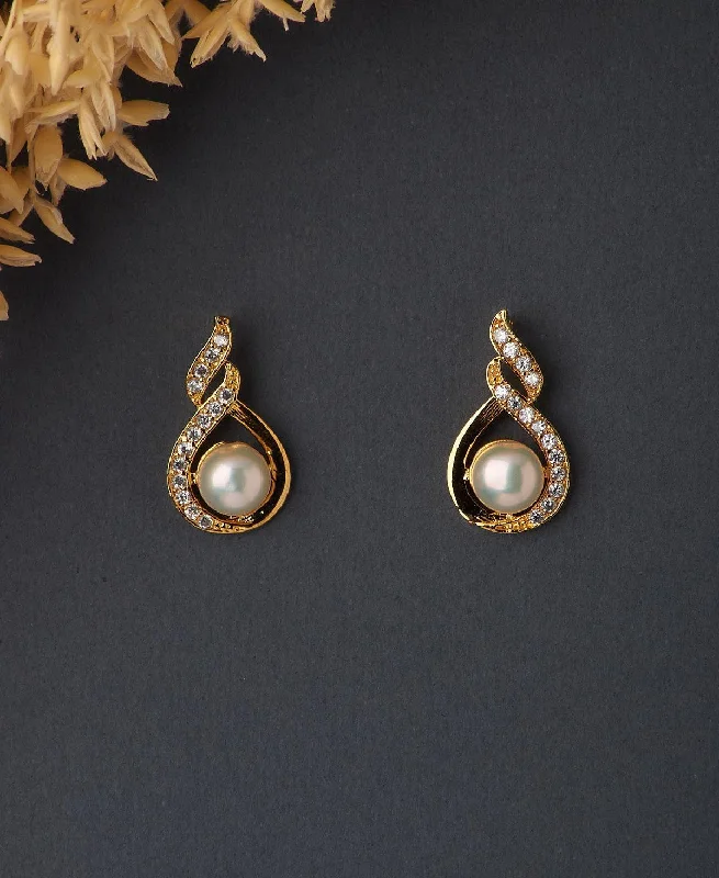 Two - tone drop earrings with a combination of metalsTrendy Pearl Stud Earring